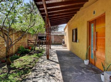 PH · 109m² · 5 Ambientes · PH de 5 / 6 Amb con Jardin y Parrilla, Tapiales