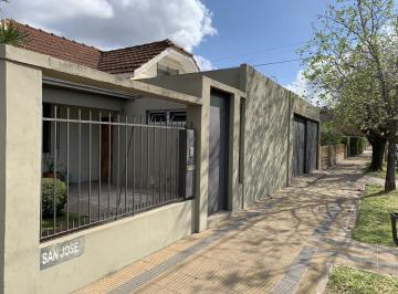 Casa · 210m² · 4 Ambientes · 2 Cocheras · Casa - Turdera