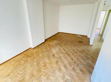 Departamento · 60m² · 3 Ambientes · Departamento en Venta de 2 Dorm., Balcon, Barrio Centro con Escritura