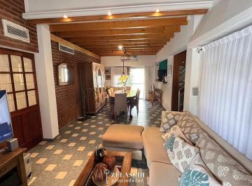 Casa · 111m² · 5 Ambientes · 1 Cochera · Casa en Venta: Pasaje Curupi - Martin Coronado