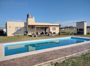 Casa · 160m² · 5 Ambientes · 1 Cochera · Venta. Casa 5 Ambientes con Pileta, Barrio Parque Parada Robles. Exaltación de La Cruz.