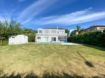 Casa · 222m² · 5 Ambientes · 2 Cocheras · Casa en Venta Apto Credito 5 Ambientes Barrancas de Iraola