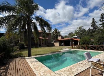 Casa · 491m² · 6 Ambientes · 2 Cocheras · Casa en Venta de 4 Dorm. en El Talar de Mendiolaza con