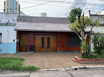 Casa · 130m² · 4 Ambientes · 1 Cochera · Casa Lote Propio en Villa Raffo