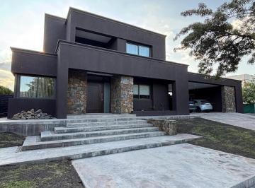 Casa · 490m² · 12 Ambientes · 2 Cocheras · Casa en Lujan de Cuyo