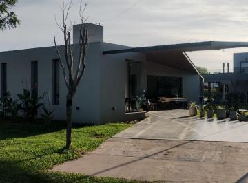 Casa de 3 ambientes, Ibarlucea · Casa Barrio Las Casualinas (Ibarlucea)