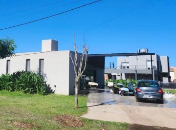Casa de 3 ambientes, Ibarlucea · Casa Barrio Las Casualinas (Ibarlucea)