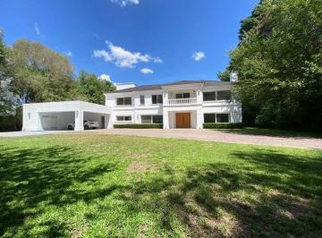 Casa · 780m² · 8 Ambientes · 2 Cocheras · Casa en Alq. Temporario en Highland Park Cc, Pilar, G. B. a. Zona Norte