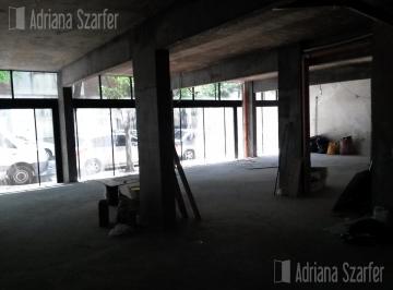 Local comercial · 100m² · 1 Ambiente · Excelente Local - Oficina - Consultorio Frente 11,50 m - Muy Bajas Expensas - Saavedra