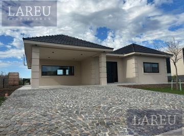 Casa · 122m² · 5 Ambientes · 2 Cocheras · Casa en San Ramiro