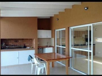 Casa · 110m² · 3 Ambientes · Venta Casa 2 Dorm. con Pileta - Funes Town