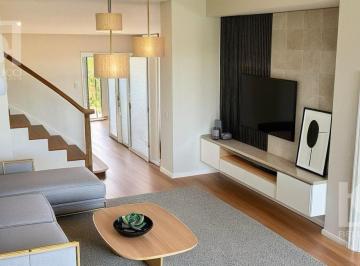 Casa · 160m² · 4 Ambientes · 1 Cochera · Chalet en PH de 4 Amb en Venta