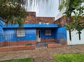 Casa · 135m² · 2 Dormitorios · 1 Cochera · Necochea 5200
