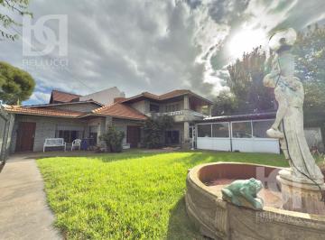 Casa · 351m² · 5 Ambientes · 1 Cochera · Casa 6 Ambientes en Venta Lijo Lopez y Esqiu