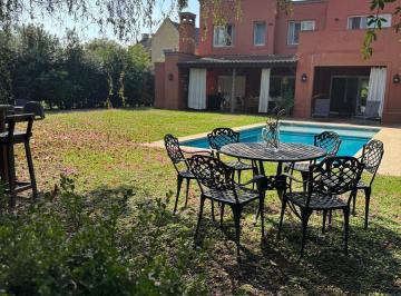 Casa · 930m² · 4 Dormitorios · 2 Cocheras · Casa en Santa Maria de Los Olivos