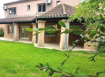 Casa · 230m² · 5 Ambientes · Casa en Alquiler en Barrio San Isidro Labrador - Villanueva.