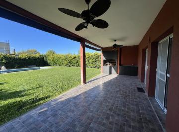 Casa · 150m² · 4 Ambientes · 1 Cochera · Casa en Alquiler en Barrio Santa Guadalupe Pilar del Este