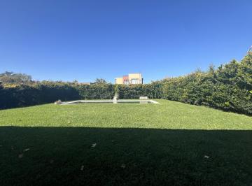 Casa · 150m² · 4 Ambientes · 1 Cochera · Casa en Alquiler en Barrio Santa Guadalupe Pilar del Este