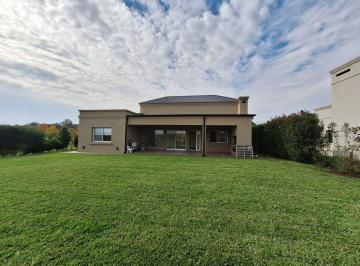 Casa · 174m² · 4 Ambientes · 3 Cocheras · Rbs. Hermosa Casa en El Campo Fincas Exclusivas, Cardales.