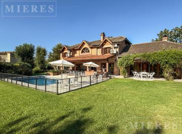 Casa · 366m² · 10 Ambientes · 2 Cocheras · Casa en Venta en Olivos Golf Club