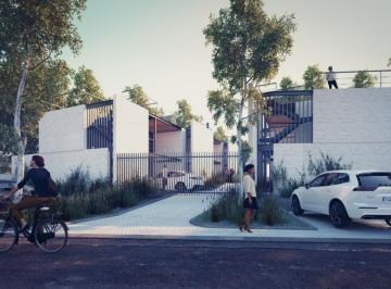 Casa · 74m² · 3 Ambientes · 1 Cochera · Casa de 2 Dorm. con Terraza o Patio y Cochera en Alberdi