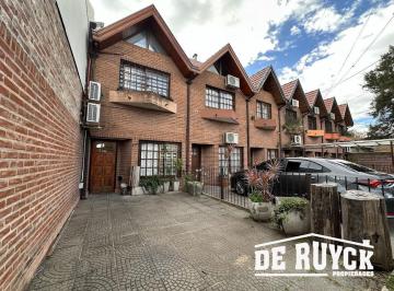 Casa · 124m² · 4 Ambientes · 1 Cochera · Triplex en Venta en Quilmes Oeste
