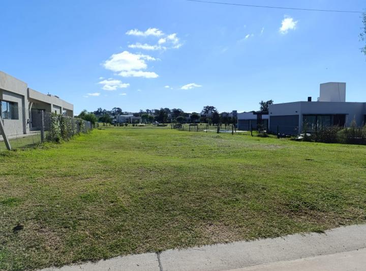 Terreno · 1400m²