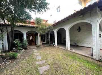 Casa de 4 ambientes, Villa Devoto · Av Gral Paz 9600, Caba / Casa Lote Propio 8,66 X 32 m / Fondo Terraza Impecable U$s 300.000