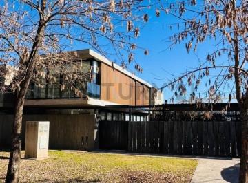 Casa · 147m² · 5 Ambientes · 1 Cochera · Grand Bell Houses. 3 Dorm. (C)