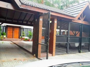 Casa · 120m² · 5 Ambientes · 2 Cocheras · Villa Urquiza - Excelente Triplex 5 Amb C/3 Baños, Jardín y Cochera Doble!