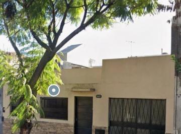 Casa · 113m² · 4 Ambientes · 1 Cochera · Casa en Venta en Pompeya. 4 Amb. C/patio y Terraza U$s87.000