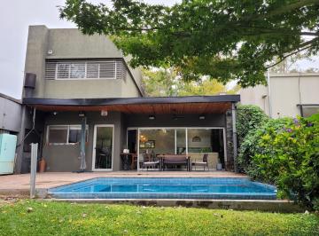 Casa · 165m² · 6 Ambientes · 2 Cocheras · Casa en Venta en Villa Elisa 3 Dorm. Pileta Parque Moderna