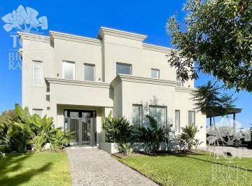 Casa · 225m² · 6 Ambientes · 2 Cocheras · Casa en Venta en Canton - Golf