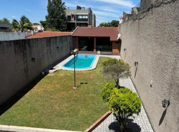 jardin parquizado con pisicna · Casa 4 Amb Jardin Piscina Impecable Estado - Parque Chacabuco