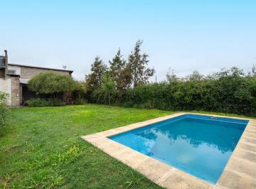 Casa · 405m² · 3 Ambientes · 1 Cochera · Venta/permuta - Casa Dos Dorm. - Las Acequias del Aire.