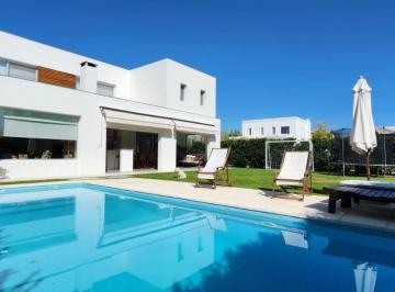 Casa de 7 ambientes, Tigre · Excelente Casa en Barbarita 4 Dorm, Playroom + Dep. Serv. Impecable!