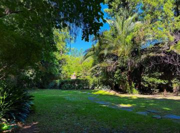 Terreno · 824m² · 8 Ambientes · 2 Cocheras · Terreno / Lote de 824 m ² en Venta - Vicente López