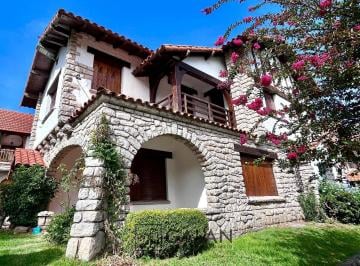 Local comercial · 332m² · 5 Ambientes · Chalet en Alquiler 36 Meses Sobre Guemes Apto Profesional / Gastronomico