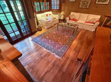 Casa · 311m² · 6 Ambientes · 2 Cocheras · Excelente Casa con Jardín en Almagro!