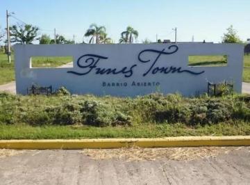 Ingreso · Terreno en Venta 768 m², en Funes Town