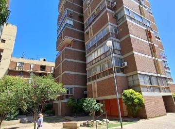 Departamento · 100m² · 4 Ambientes · Reciclado - Facil Acceso Al Centro - Muy Luminoso