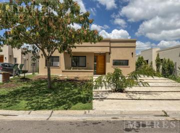 Casa · 139m² · 5 Ambientes · 1 Cochera · Casa en Venta en Santa Elena, Pilar del Este