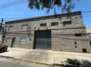 Bodega-Galpón · 249m² · Galpon con Porton Corredizo - Vestuario - Oficina - Excelente Estado