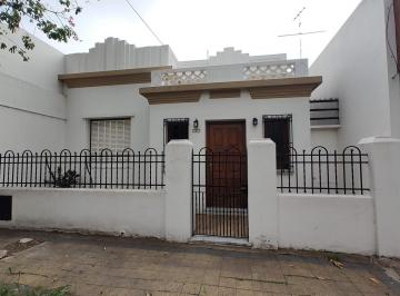 Casa · 100m² · 4 Ambientes · Oportunidad Casa de Estilo S/lote 8.66 X 26 en Banfield!