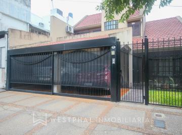 Casa · 205m² · 7 Ambientes · 2 Cocheras · Venta - Casa de 3 Dorm. con Pileta