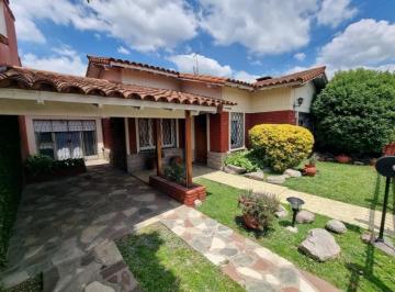 Casa · 180m² · 4 Ambientes · 2 Cocheras · Casa en Venta - 3 Dorm. 2 Baños - 530 m² - Merlo