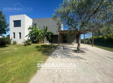 Casa · 270m² · 5 Ambientes · Exclusiva Casa a La Laguna en El Barrio Privado San Matías