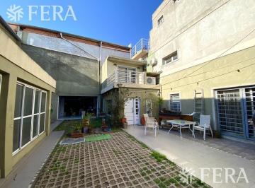PH · 1070m² · 7 Ambientes · 1 Cochera · Venta de 3 Departamentos, Galpón y Local en Quilmes