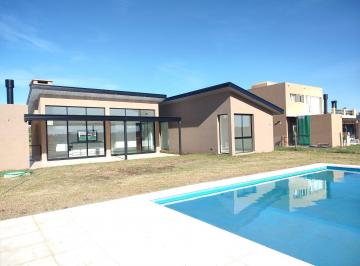 Casa · 130m² · 4 Ambientes · 1 Cochera · Casa en Venta en Barrio Privado Matisse