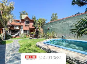 Casa · 220m² · 5 Ambientes · 1 Cochera · Casa 4 Dorm. Alquiler - Olivos - Golf